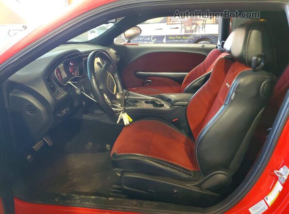 2C3CDZC91GH322771 2016 DODGE CHALLENGER Красный Вид салона спереди