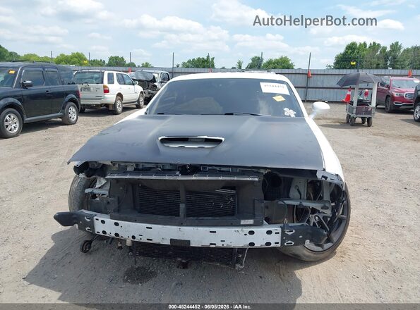 2C3CDZDJ7GH235868 2016 DODGE CHALLENGER White Widok zestawu wskaźników