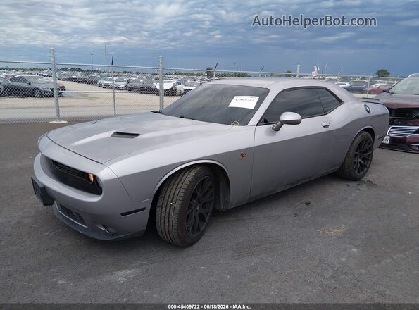 2C3CDZFJ1JH241122 2018 DODGE CHALLENGER Серебряный Передняя левая четверть
