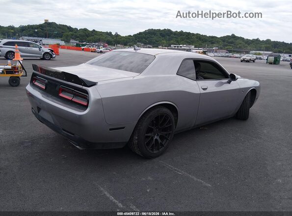 2C3CDZFJ1JH241122 2018 DODGE CHALLENGER Серебряный Задняя правая четверть