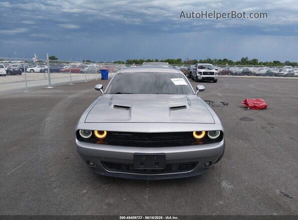 2C3CDZFJ1JH241122 2018 DODGE CHALLENGER Серебряный Вид задней части салона