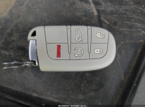 2C3CDZFJ1JH241122 2018 DODGE CHALLENGER Серебряный Вид панели приборов