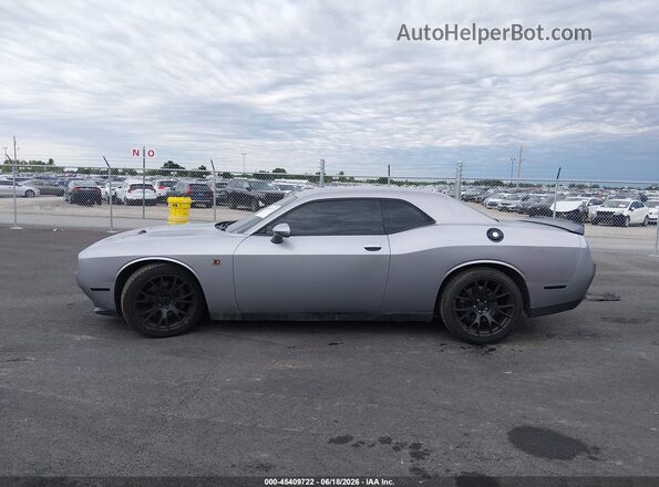2C3CDZFJ1JH241122 2018 DODGE CHALLENGER Серебряный 