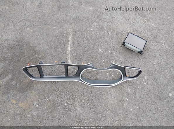 2C3CDZFJ1JH241122 2018 DODGE CHALLENGER Серебряный Вид щитка приборов