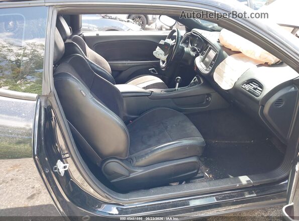 2C3CDZFJ2JH178855 2018 DODGE CHALLENGER Черный Вид салона спереди