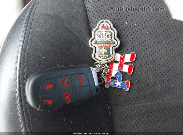 2C3CDZFJ2JH178855 2018 DODGE CHALLENGER Черный Вид панели приборов