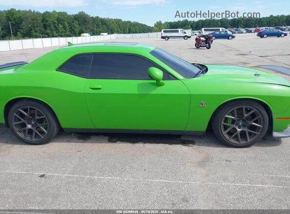 2C3CDZFJ3HH545532 2017 DODGE CHALLENGER Green Սալոնի հետևի տեսք