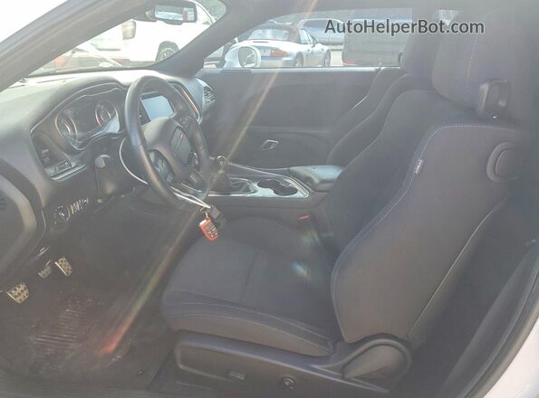 2C3CDZFJ6GH166023 2016 DODGE CHALLENGER White Widok wnętrza z przodu
