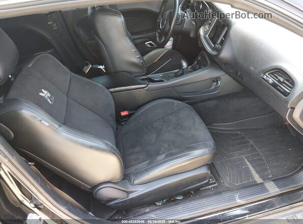 2C3CDZFJ6HH659380 2017 DODGE CHALLENGER Черный Вид салона спереди
