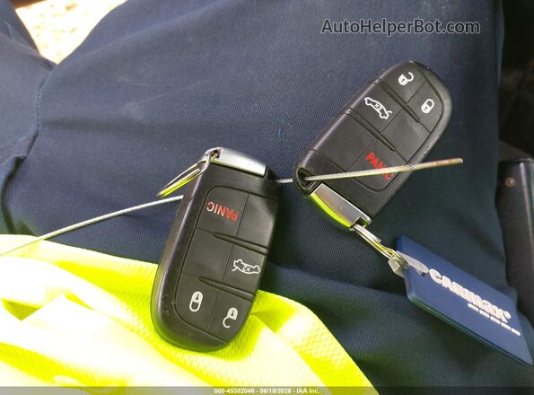 2C3CDZFJ6HH659380 2017 DODGE CHALLENGER Черный Вид панели приборов