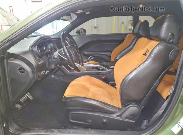 2C3CDZFJ9LH222756 2020 DODGE CHALLENGER Green Widok wnętrza z przodu