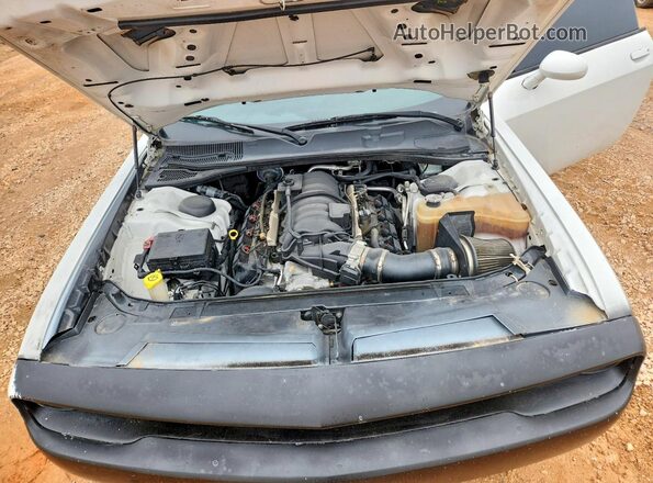 2C3CDZFJXJH224013 2018 DODGE CHALLENGER White Rear interior view