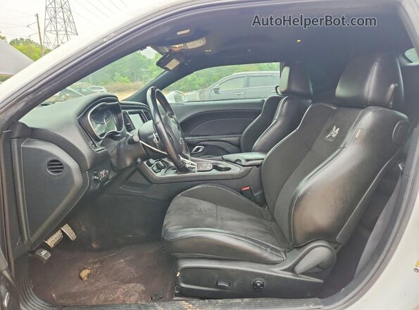 2C3CDZFJXJH224013 2018 DODGE CHALLENGER White Front interior view