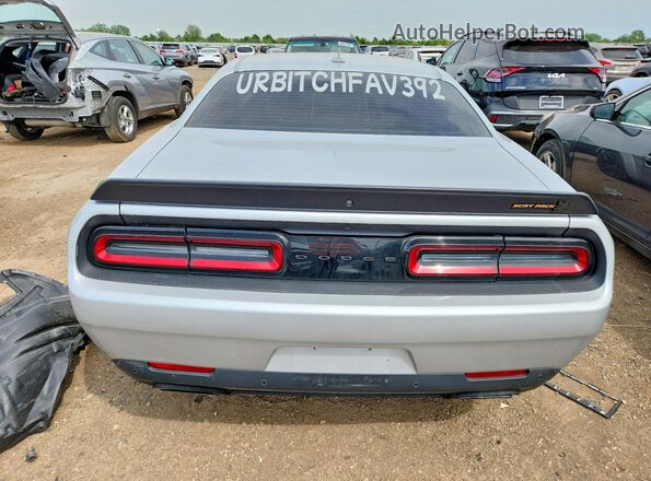2C3CDZFJXNH237270 2022 DODGE CHALLENGER Silver Widok z tyłu