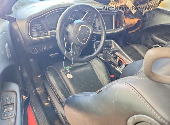 2C3CDZGG1NH222322 2022 DODGE CHALLENGER Красный Вид панели приборов