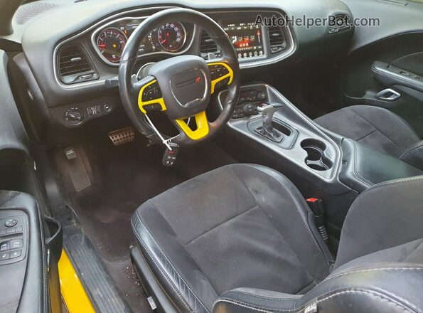 2C3CDZGG5HH601585 2017 DODGE CHALLENGER Yellow Вид панелі приладів