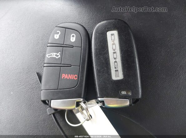 2C3CDZGG7HH641344 2017 DODGE CHALLENGER Красный Вид панели приборов