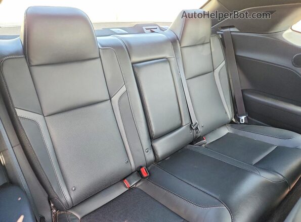 2C3CDZGGXJH143452 2018 DODGE CHALLENGER Gray Widok tylnych siedzeń