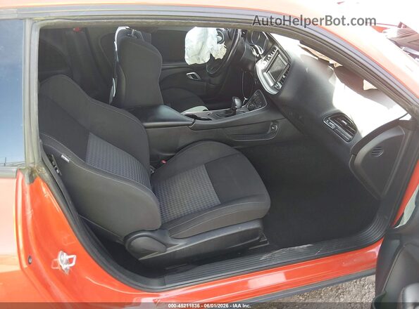 2C3CDZJG0NH168763 2022 DODGE CHALLENGER Orange წინა სალონის ხედი