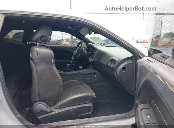 2C3CDZJG3NH215090 2022 DODGE CHALLENGER Gray Front interior view