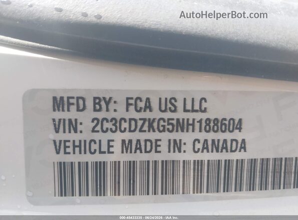 2C3CDZKG5NH188604 2022 DODGE CHALLENGER White Vista del compartimento del motor
