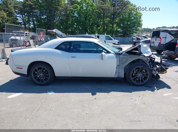 2C3CDZKGXNH165495 2022 DODGE CHALLENGER White Widok wnętrza z tyłu