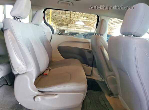 2C4RC1AG4JR101663 2018 CHRYSLER PACIFICA Burgundy Widok wnętrza z tyłu
