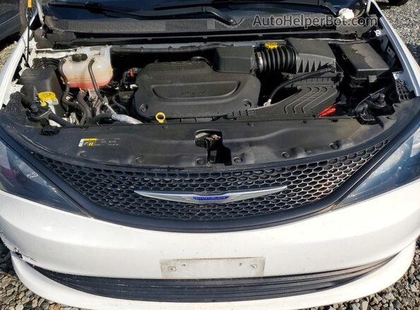 2C4RC1AG7LR108836 2020 CHRYSLER VOYAGER White ძრავის განყოფილების ხედი