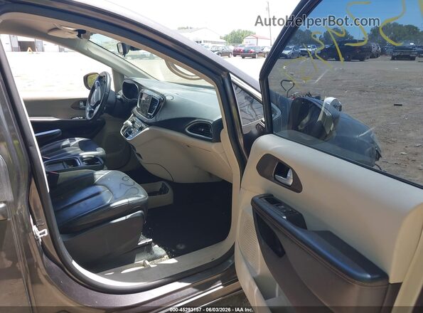 2C4RC1BG0HR540142 2017 CHRYSLER PACIFICA Gray Вид салону спереду