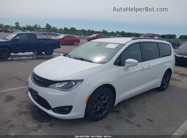 2C4RC1BG0JR235942 2018 CHRYSLER PACIFICA White Widok z przodu