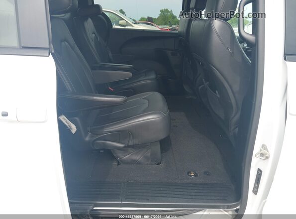 2C4RC1BG0JR235942 2018 CHRYSLER PACIFICA White Widok naklejki z numerem VIN