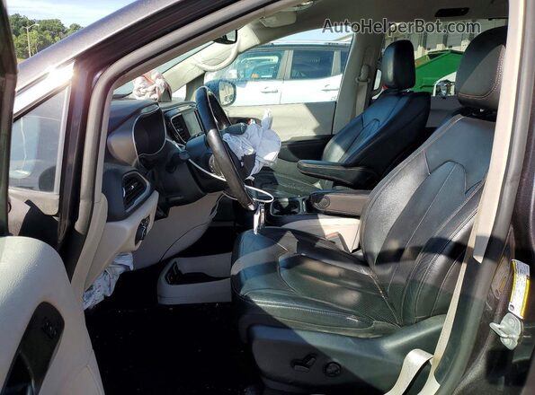 2C4RC1BG0LR125573 2020 CHRYSLER PACIFICA Серый Вид салона спереди