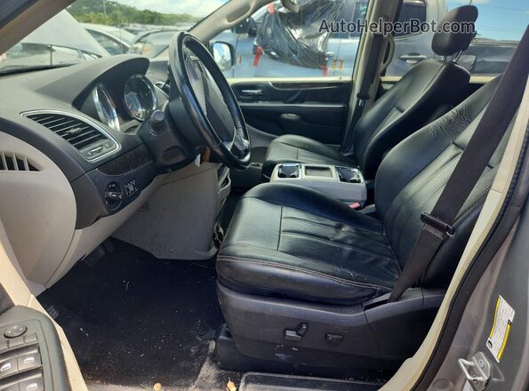 2C4RC1BG1GR173590 2016 CHRYSLER TOWN Silver Սալոնի դիմացի տեսք