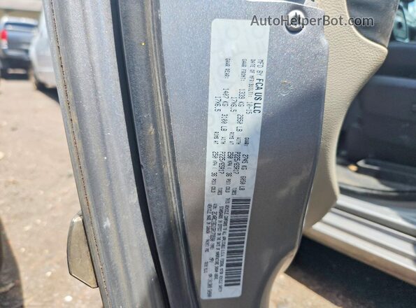 2C4RC1BG1GR173590 2016 CHRYSLER TOWN Silver VIN կոդի պիտակի տեսք