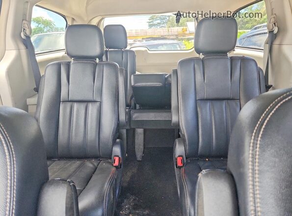 2C4RC1BG1GR173590 2016 CHRYSLER TOWN Silver Հետևի նստատեղերի տեսք