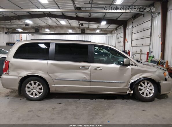 2C4RC1BG1GR269820 2016 CHRYSLER TOWN & COUNTRY Желто-коричневый Вид спереди