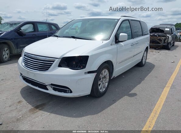 2C4RC1BG1GR269901 2016 CHRYSLER TOWN & COUNTRY Белый Передняя левая четверть