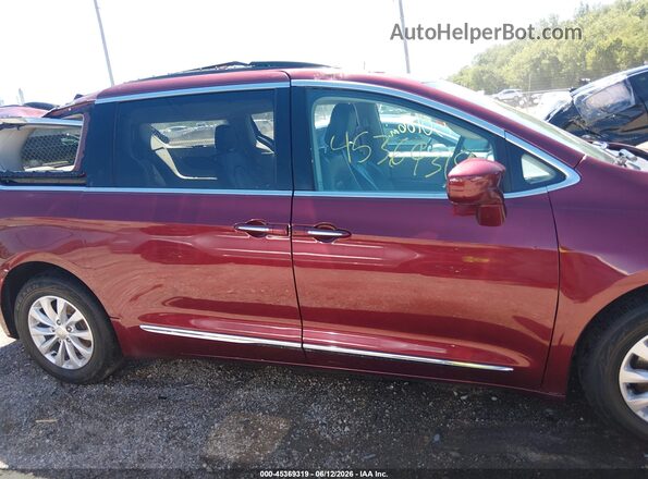 2C4RC1BG1HR576471 2017 CHRYSLER PACIFICA Red Вид задньої частини салону