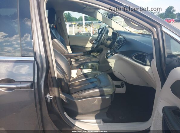 2C4RC1BG1HR661519 2017 CHRYSLER PACIFICA Gray Widok wnętrza z przodu