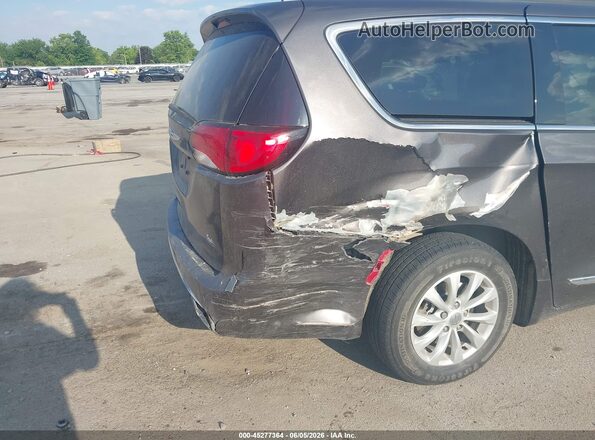 2C4RC1BG1HR661519 2017 CHRYSLER PACIFICA Gray Widok z przodu