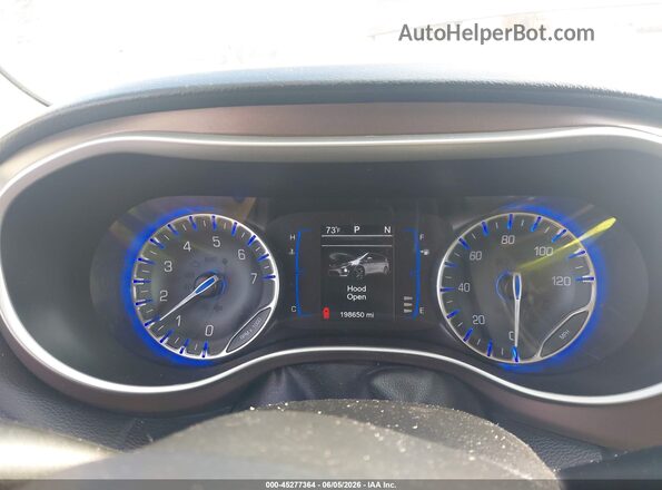 2C4RC1BG1HR661519 2017 CHRYSLER PACIFICA Gray Widok tylnych siedzeń