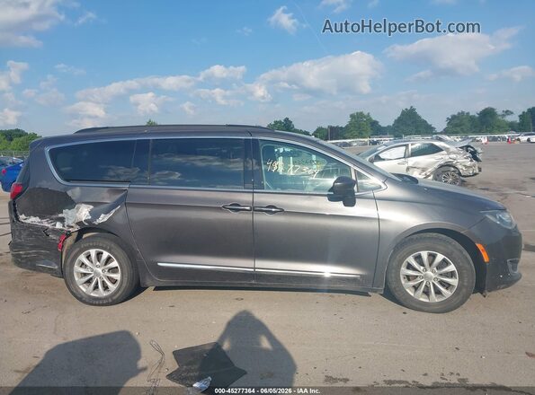 2C4RC1BG1HR661519 2017 CHRYSLER PACIFICA Gray Widok wnętrza z tyłu