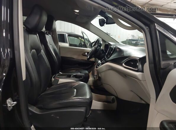 2C4RC1BG1HR763502 2017 CHRYSLER PACIFICA Black Вид салону спереду