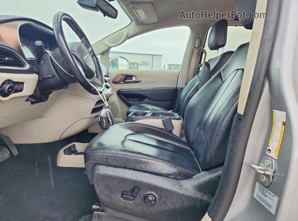 2C4RC1BG1HR796743 2017 CHRYSLER PACIFICA Gray წინა სალონის ხედი