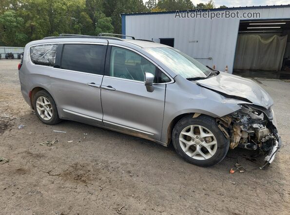 2C4RC1BG1HR831717 2017 CHRYSLER PACIFICA Silver 