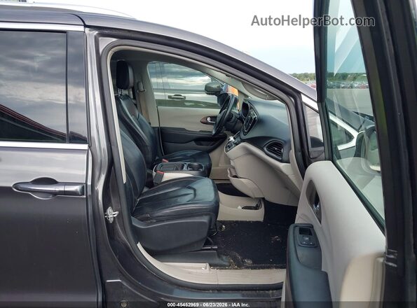 2C4RC1BG1JR185794 2018 CHRYSLER PACIFICA Gray Widok wnętrza z przodu