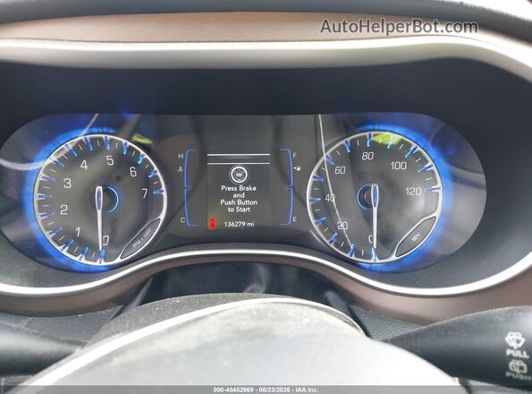2C4RC1BG1JR185794 2018 CHRYSLER PACIFICA Gray Widok tylnych siedzeń