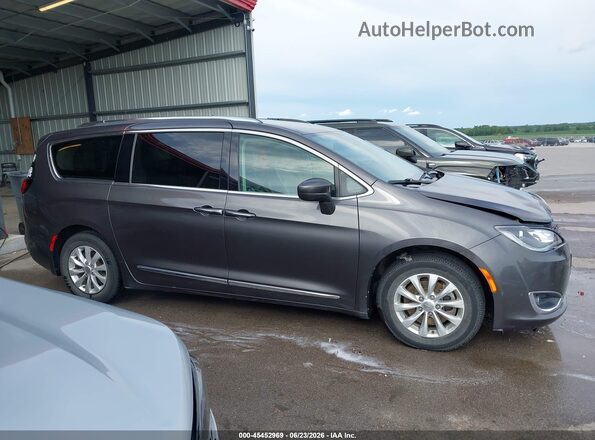 2C4RC1BG1JR185794 2018 CHRYSLER PACIFICA Gray Widok wnętrza z tyłu