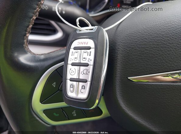 2C4RC1BG1JR185794 2018 CHRYSLER PACIFICA Gray Widok deski rozdzielczej
