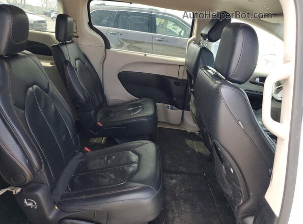2C4RC1BG1JR193054 2018 CHRYSLER PACIFICA White Vista interior trasera